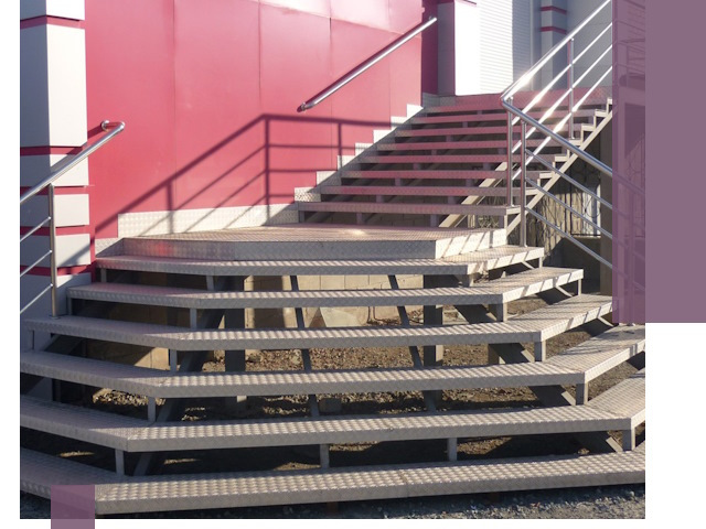 Лестницы для магазина в Богородицке — изготовление и монтаж